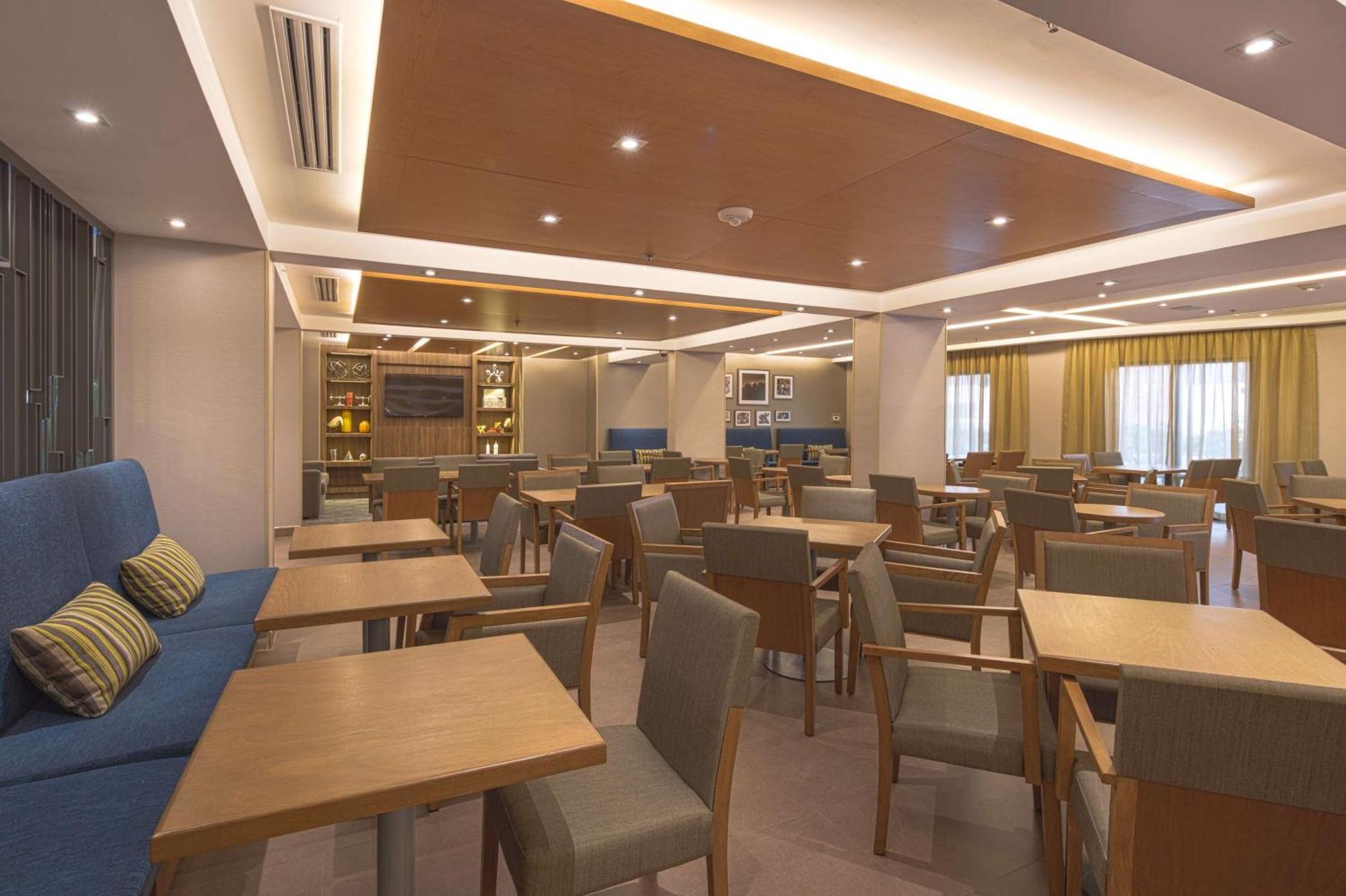 Hampton By Hilton Monterrey Galerias Obispado Exterior foto